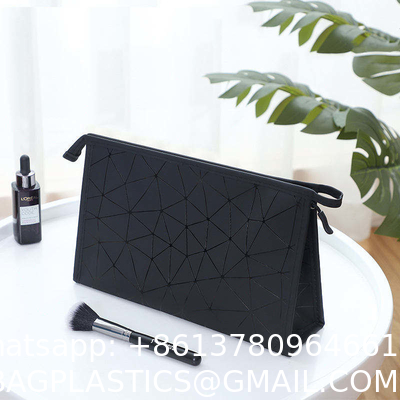 Large Capacity Customized Pu Leather Rainbow Zipper Rhombus Geometric Makeup Cosmetic Bags For Makeup Artist