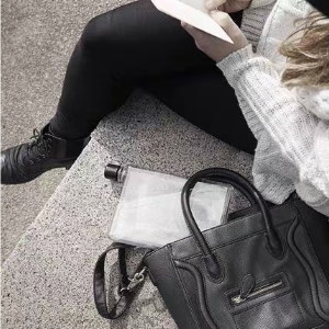 Bottiglia di acqua piana