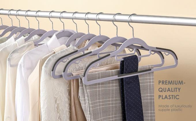 Ordinato. Conveniente. Il gabinetto di vestiti di Stylish.Your è il vostro!