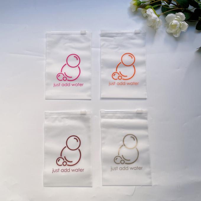 Sacchetto di imballaggio in plastica smerigliata con chiusura a cerniera in polietilene con chiusura a cerniera in PE con stampa opaca personalizzata per vestiti e scarpe 3
