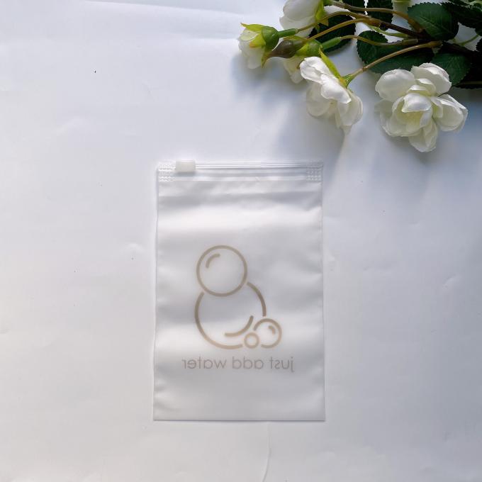 Sacchetto di imballaggio in plastica smerigliata con chiusura a cerniera in polietilene con chiusura a cerniera in PE con stampa opaca personalizzata per vestiti e scarpe 5