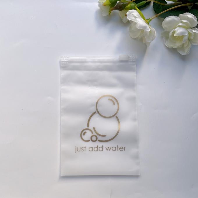 Sacchetto di imballaggio in plastica smerigliata con chiusura a cerniera in polietilene con chiusura a cerniera in PE con stampa opaca personalizzata per vestiti e scarpe 4