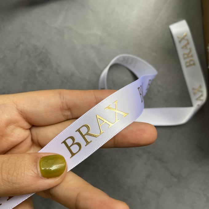 Lo spostamento di regalo di lusso ha personalizzato la stagnola di oro 3D impressa stampata con Logo Custom Satin Ribbon 0
