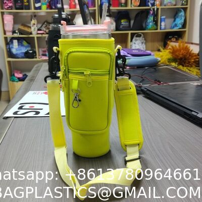 Borsa per porta bottiglia d'acqua in neoprene da 40 once con tracolla Tasca per porta bottiglia d'acqua tascabile per iPhone Accessori per tazza Stanley